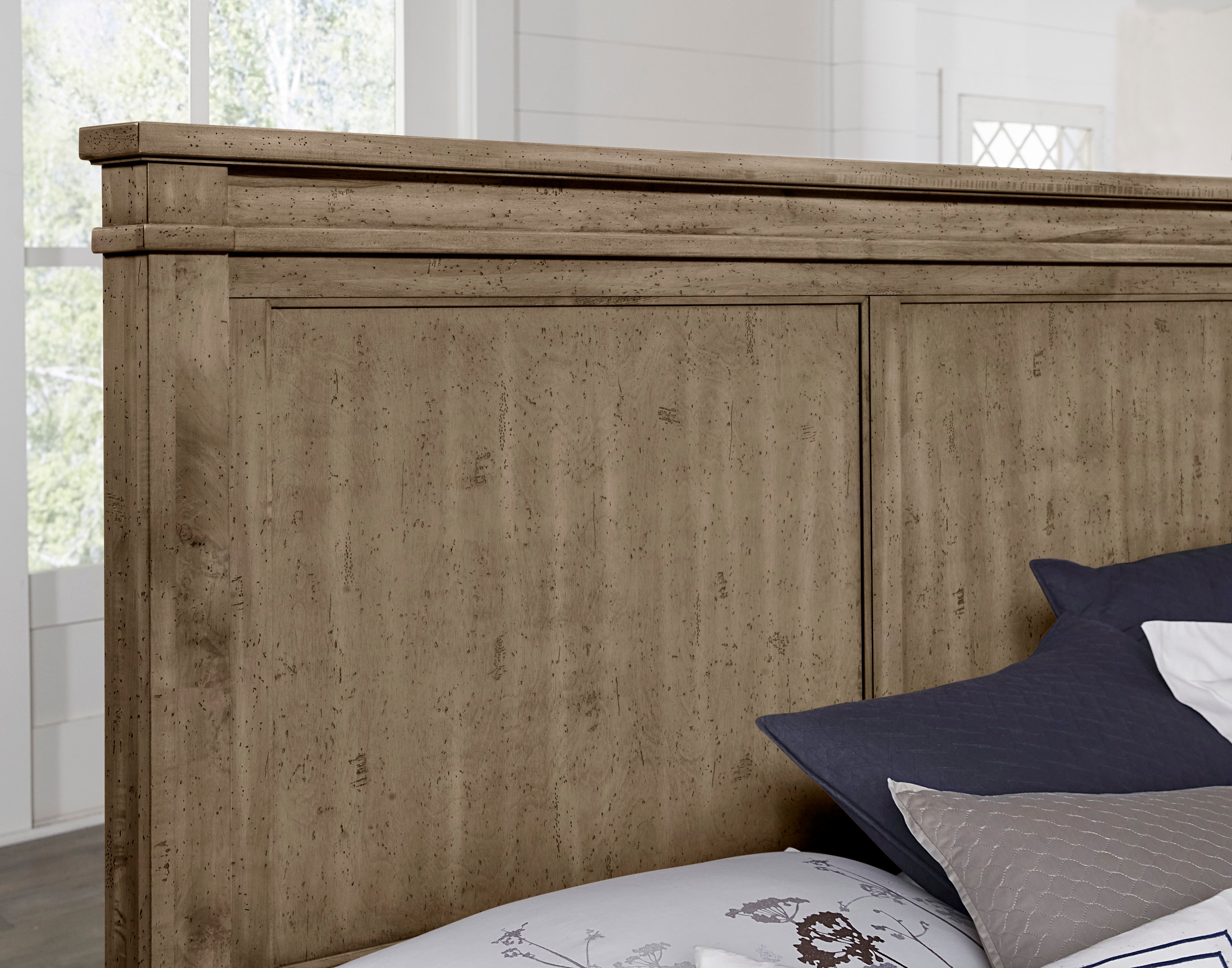 Artisan & Post Cool Rustic Mansion Bed with Footboard Storage