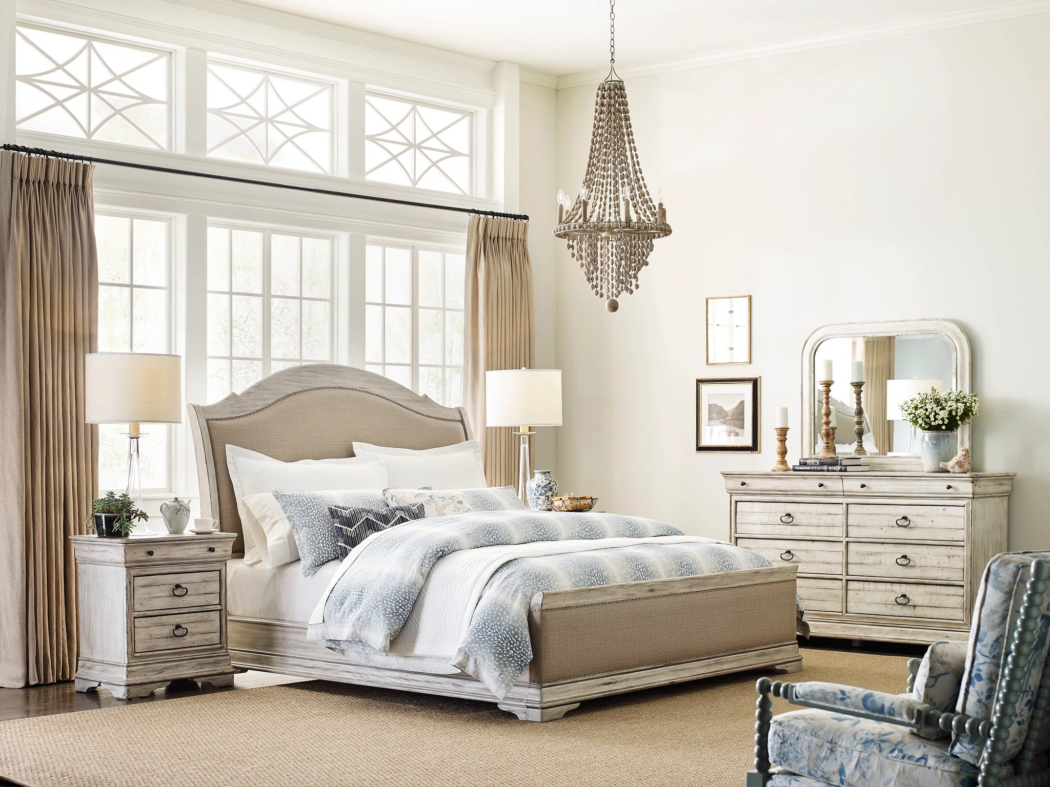 Kincaid Furniture Selwyn Kelly Uph Sleigh Bed in Cottage White