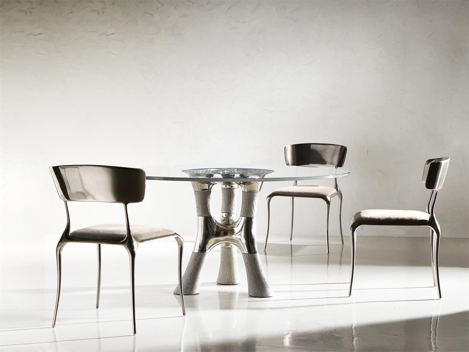 Bernhardt Furniture Dalton 60" Round Dining Table in Light Bronze